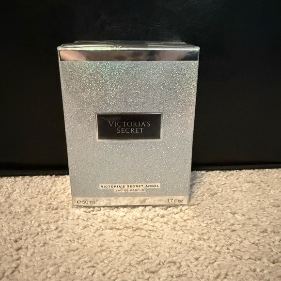 Victoria's Secret Angel Eau de Parfum - Picture 4 of 6